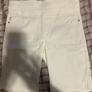 Rock & Republic Women's white stretch Jean Shorts
